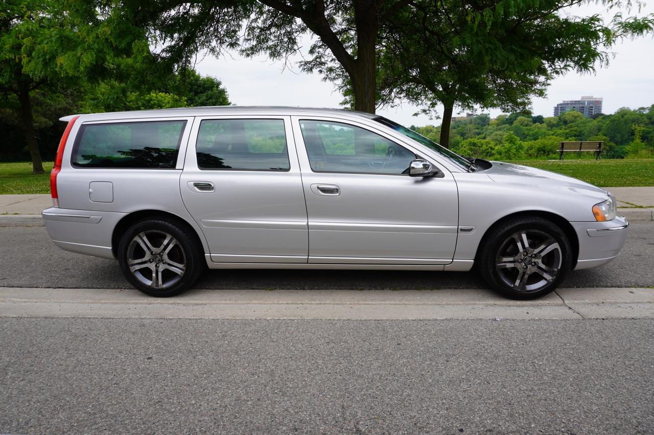 2006 Volvo V70 2.5 TURBO / BOOSTER SEATS / DEALER SERVICED /LOCAL Photo4