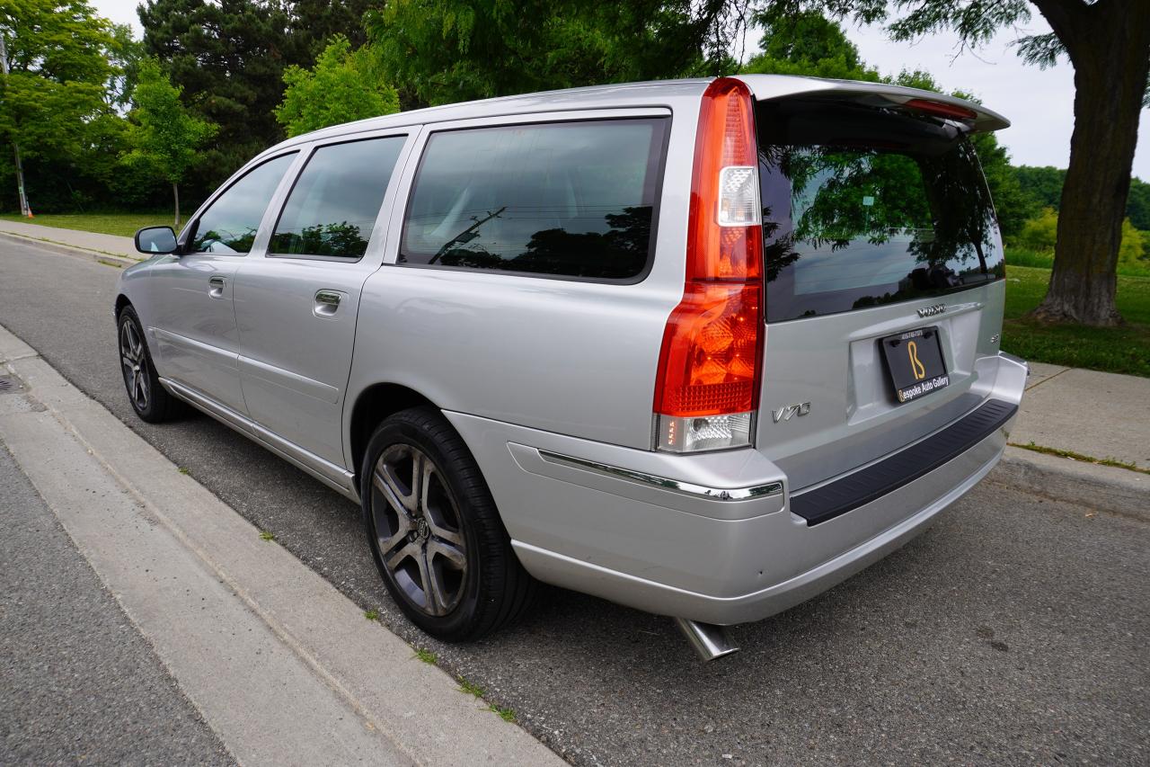 2006 Volvo V70 2.5 TURBO / BOOSTER SEATS / DEALER SERVICED /LOCAL Photo2