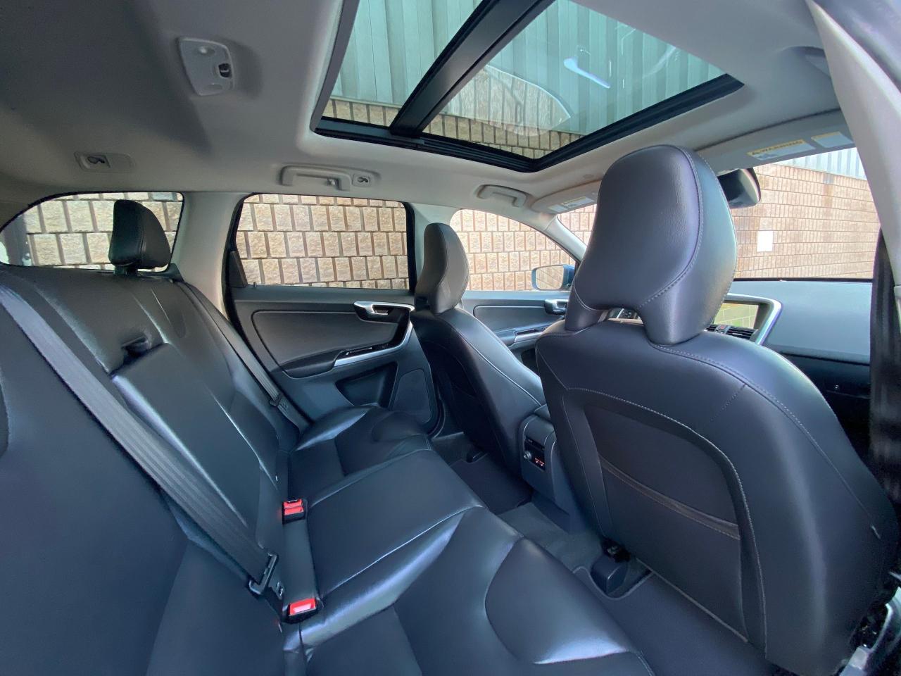 2015 Volvo XC60 2015.5 T5 AWD-PREMIER PLUS-ONLY 82,000KM - Photo #18