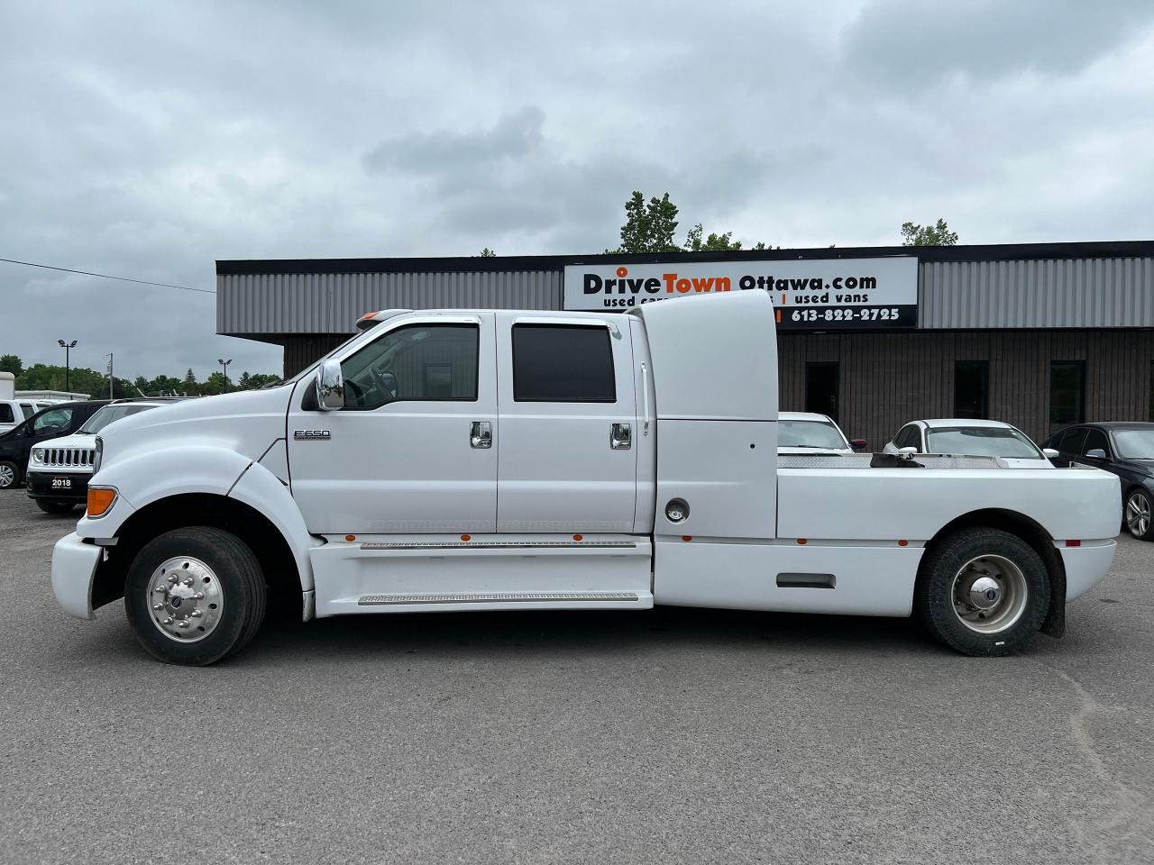 2003 Ford F-650 XLT - Photo #2