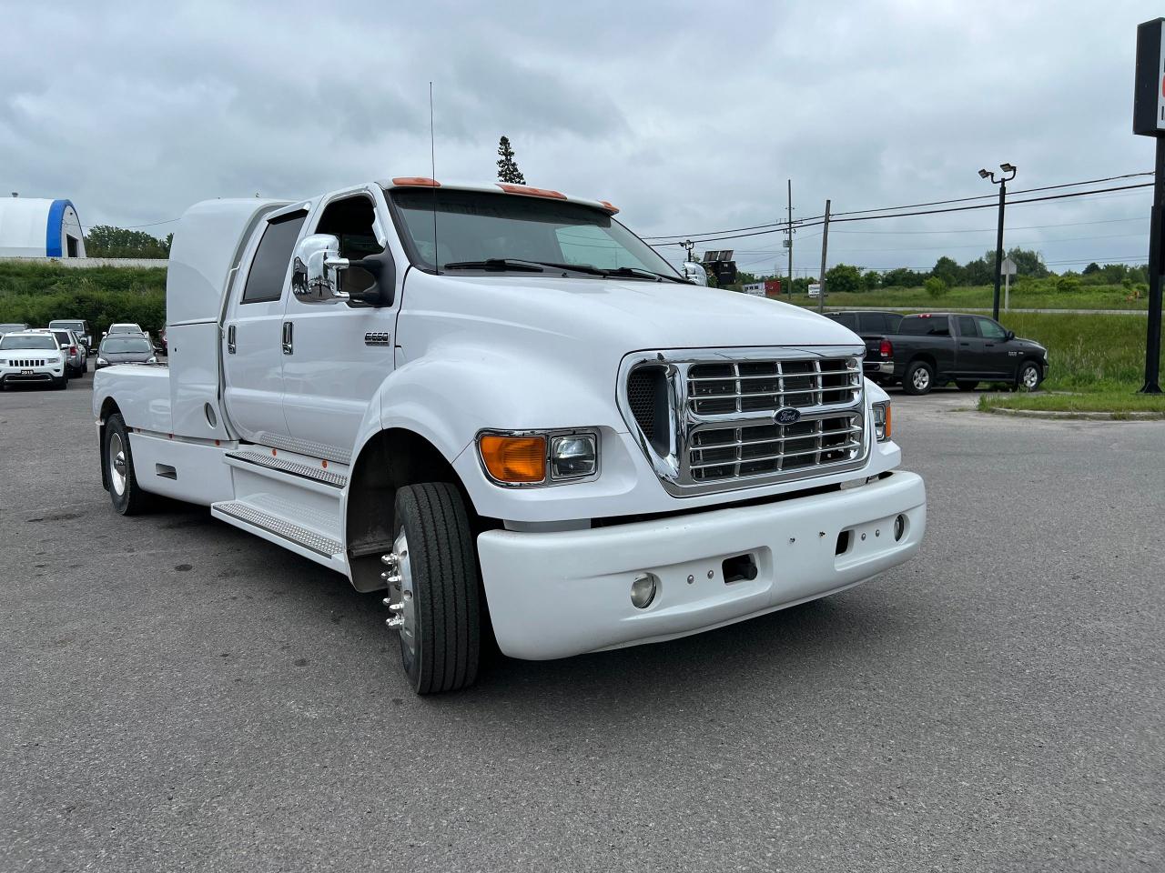 2003 Ford F-650 XLT - Photo #9