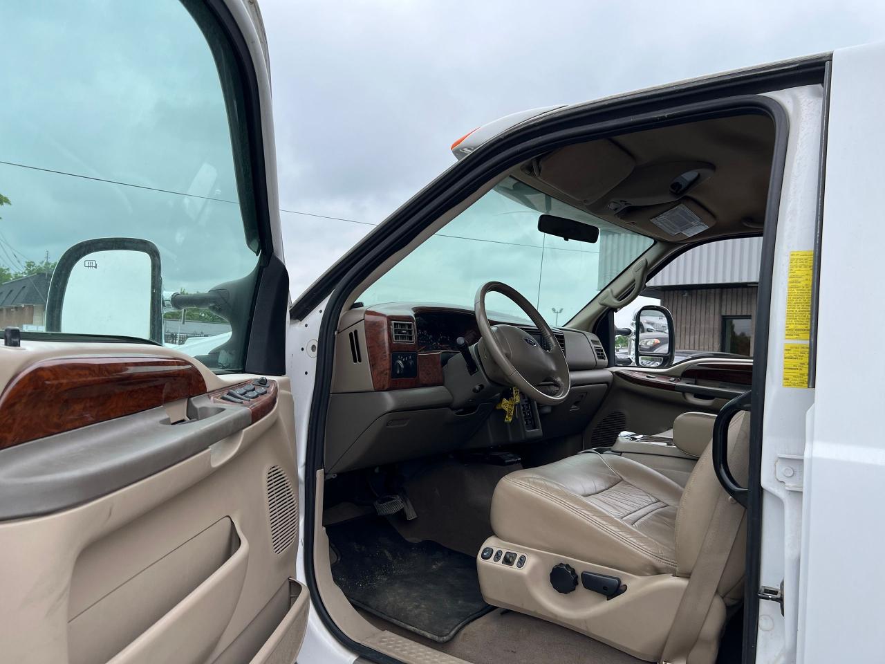 2003 Ford F-650 XLT - Photo #13