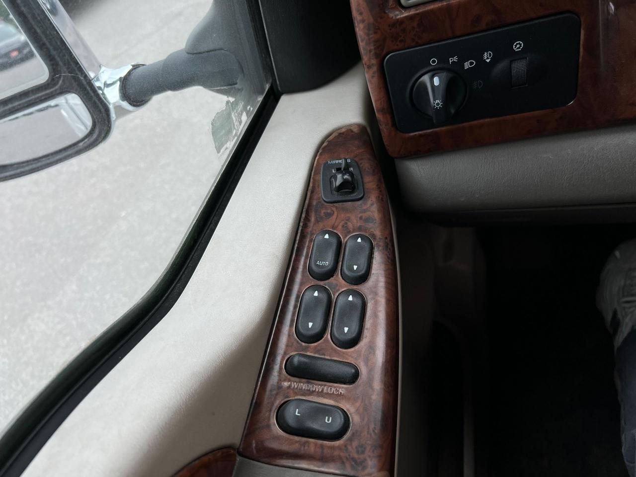 2003 Ford F-650 XLT - Photo #14