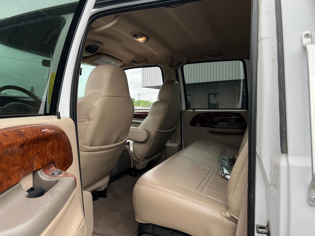 2003 Ford F-650 XLT - Photo #23