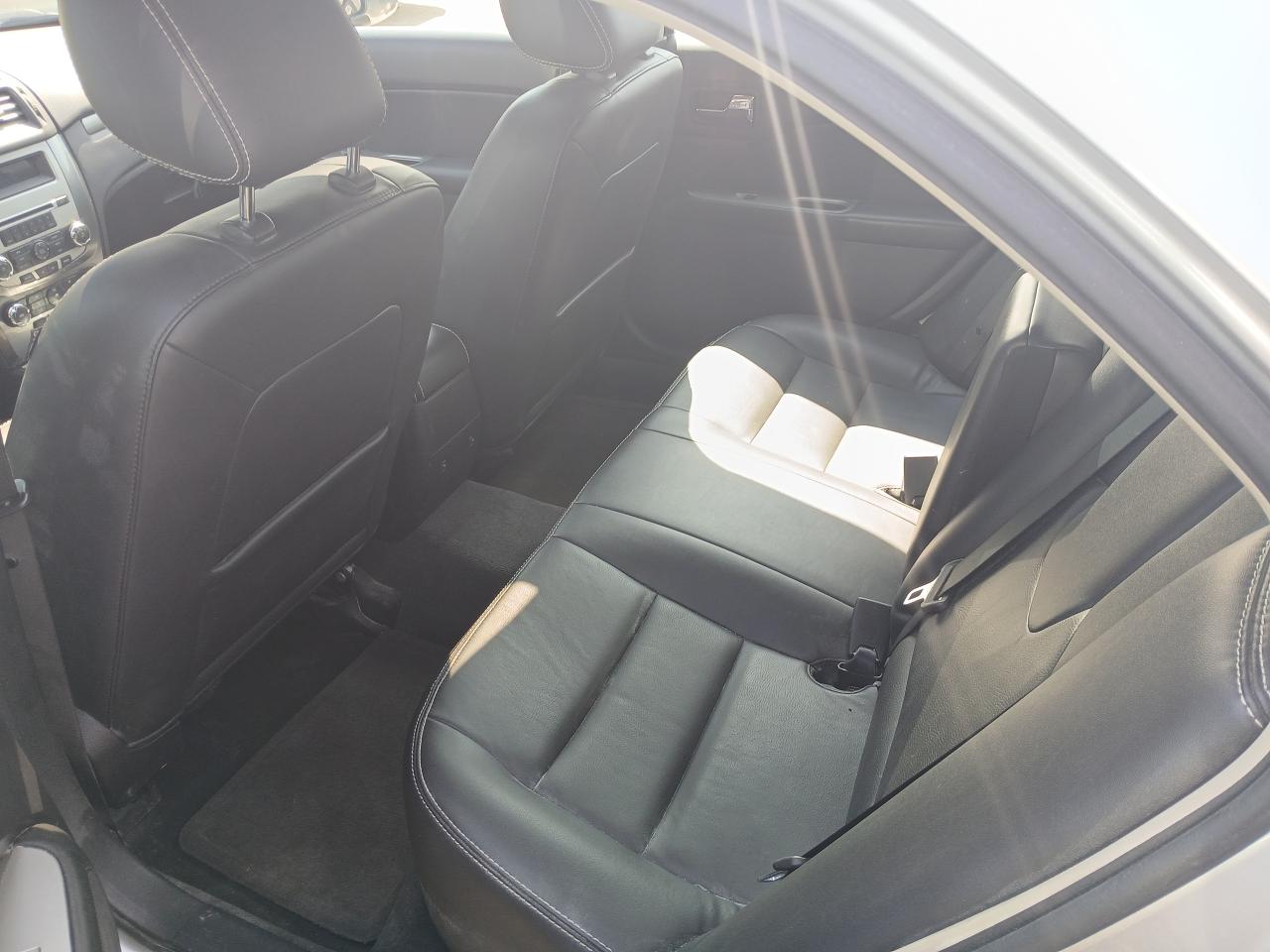2011 Ford Fusion SEL - Photo #15