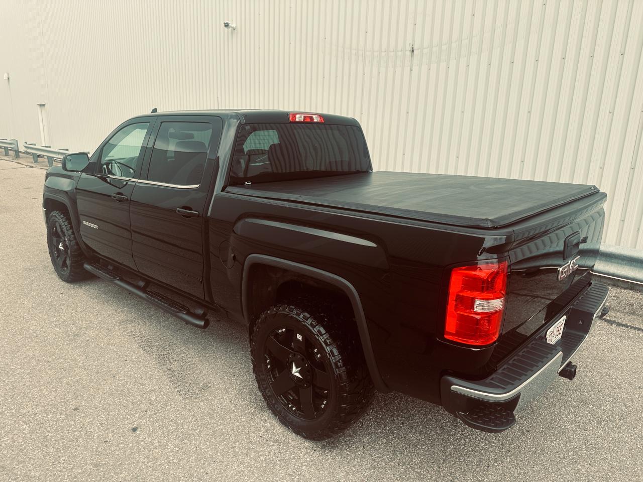 2017 GMC Sierra 1500 SLE Crew Cab 6.5 Ft In Triple Black Photo2