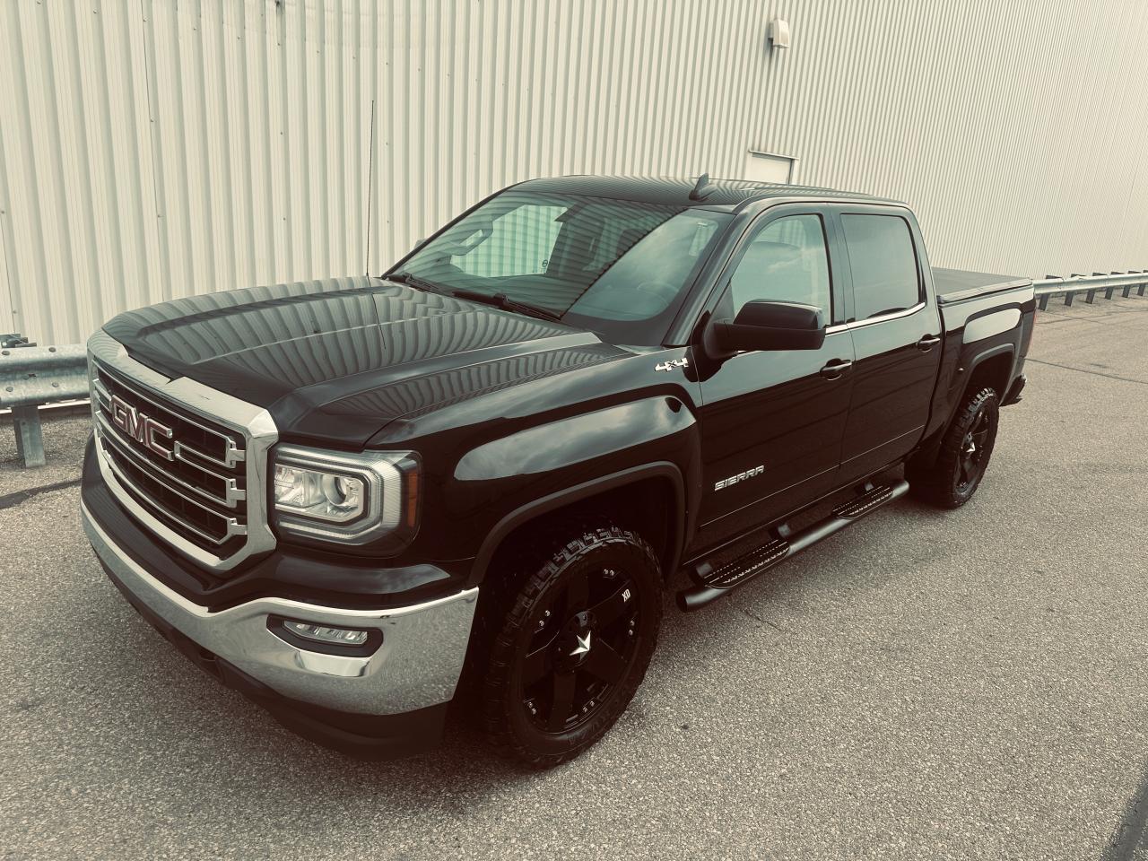 2017 GMC Sierra 1500 SLE Crew Cab 6.5 Ft In Triple Black Photo3