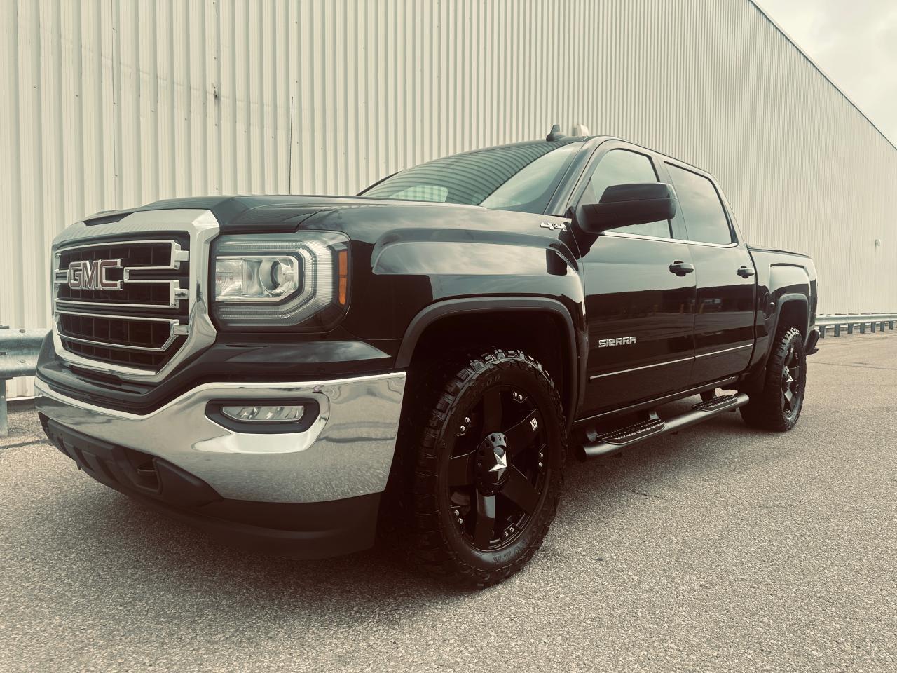 Used 2017 GMC Sierra 1500 SLE Crew Cab 6.5 Ft In Triple Black for sale in Mississauga, ON