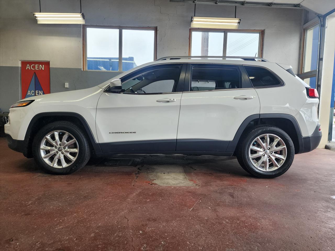 2016 Jeep Cherokee Limited - Photo #2