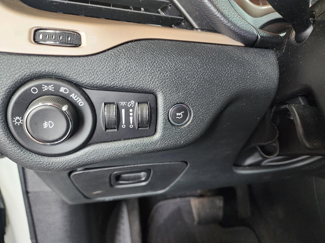 2016 Jeep Cherokee Limited - Photo #13
