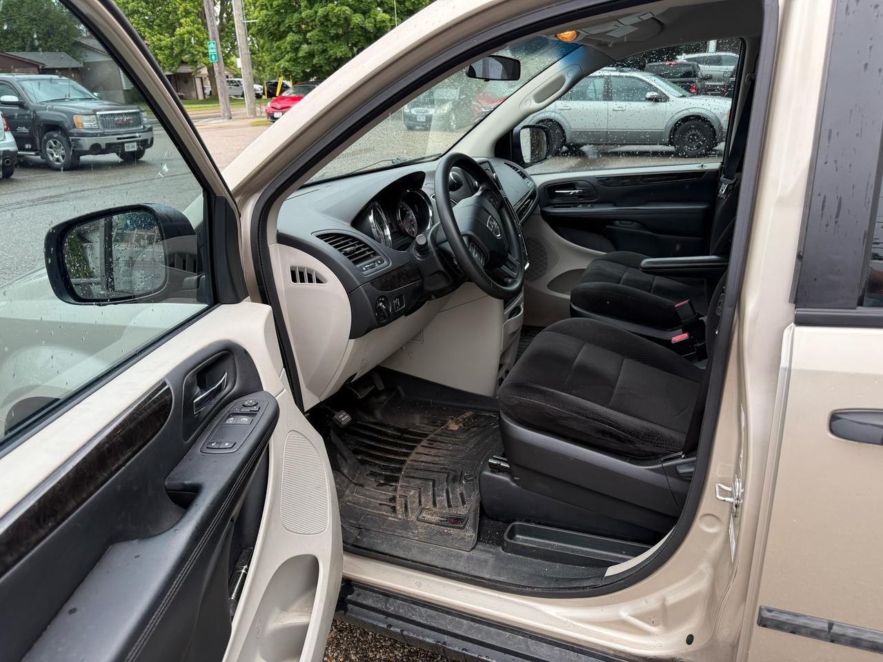2013 Dodge Grand Caravan SE Photo