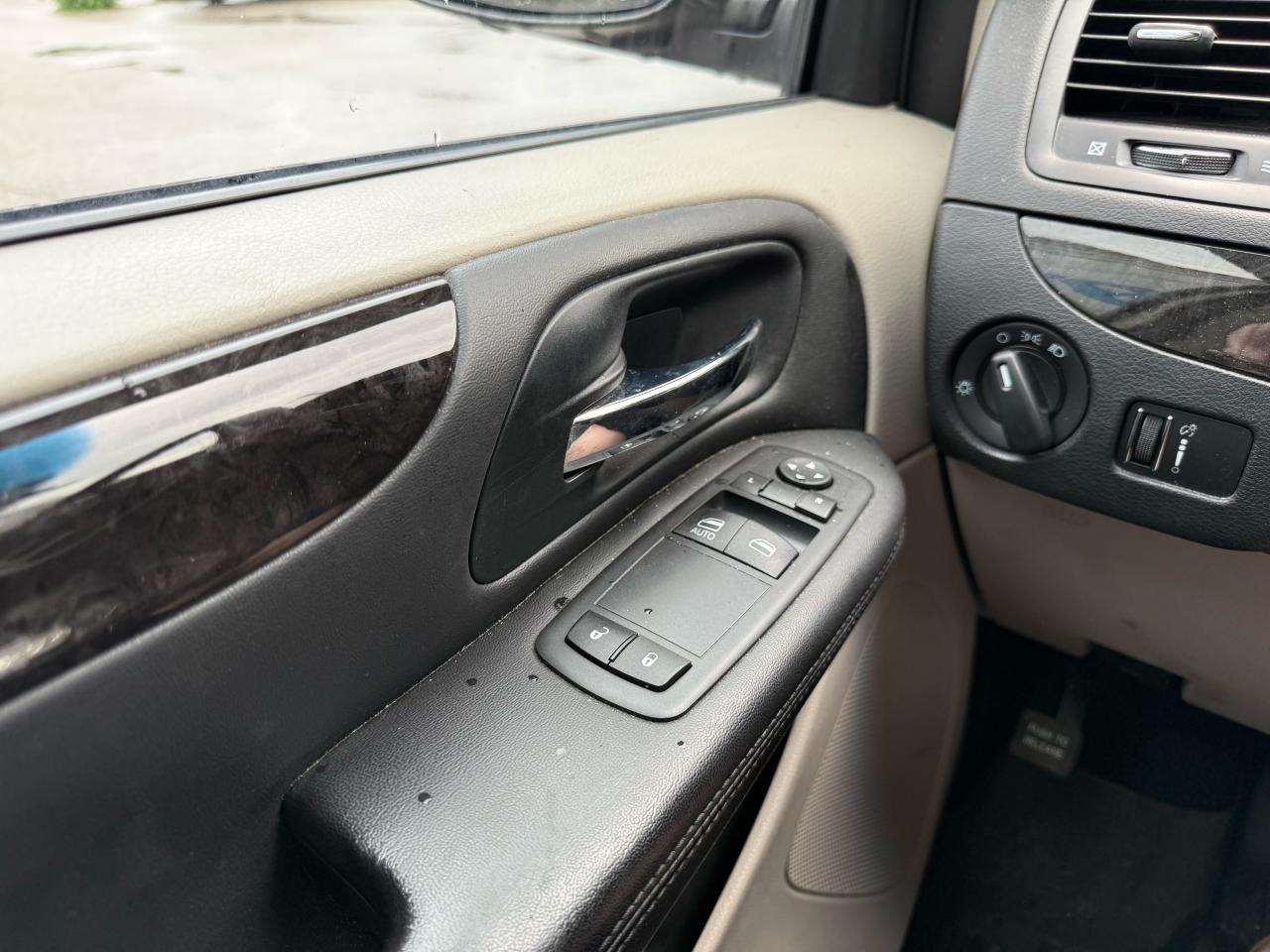 2013 Dodge Grand Caravan SE - Photo #9