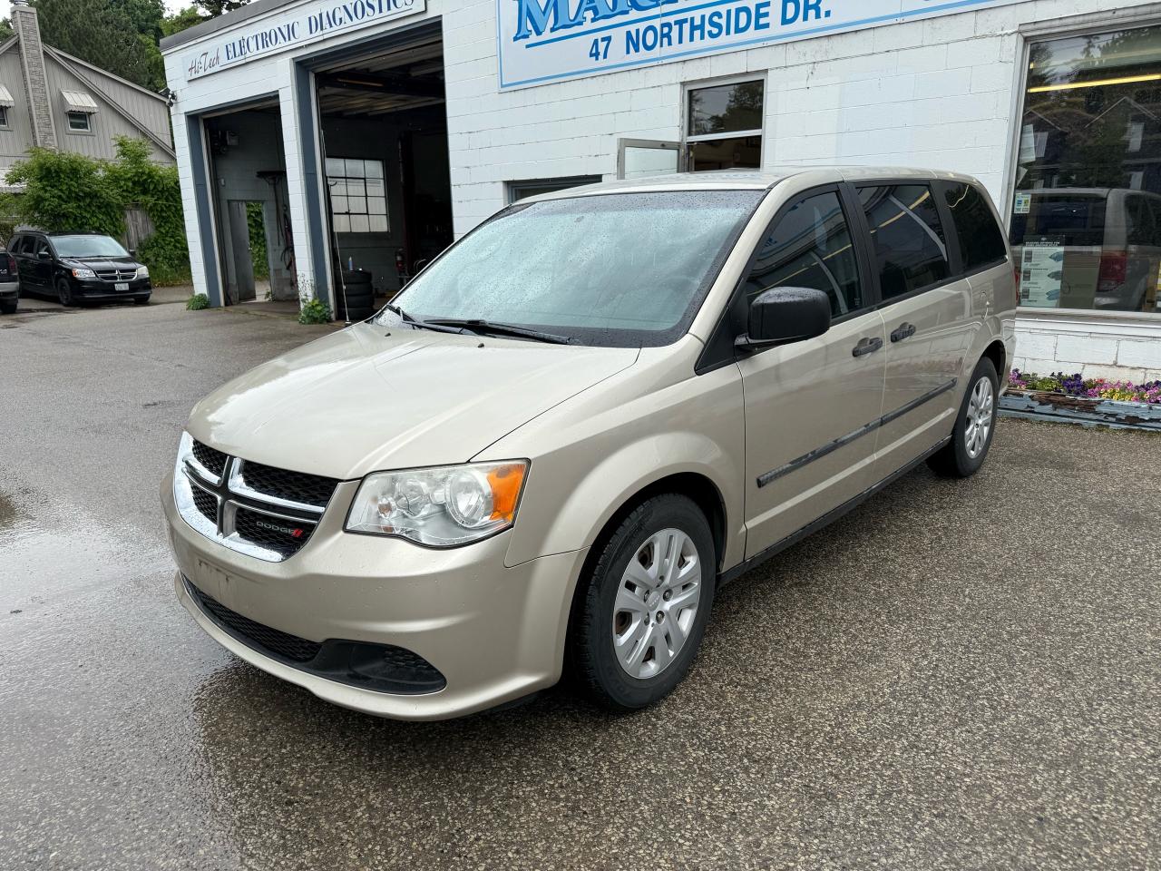2013 Dodge Grand Caravan SE Photo2