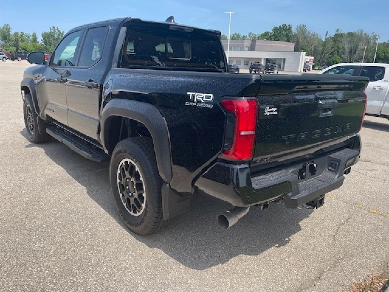 2025 Toyota Tacoma HYBRID TRD OFF ROAD Photo1