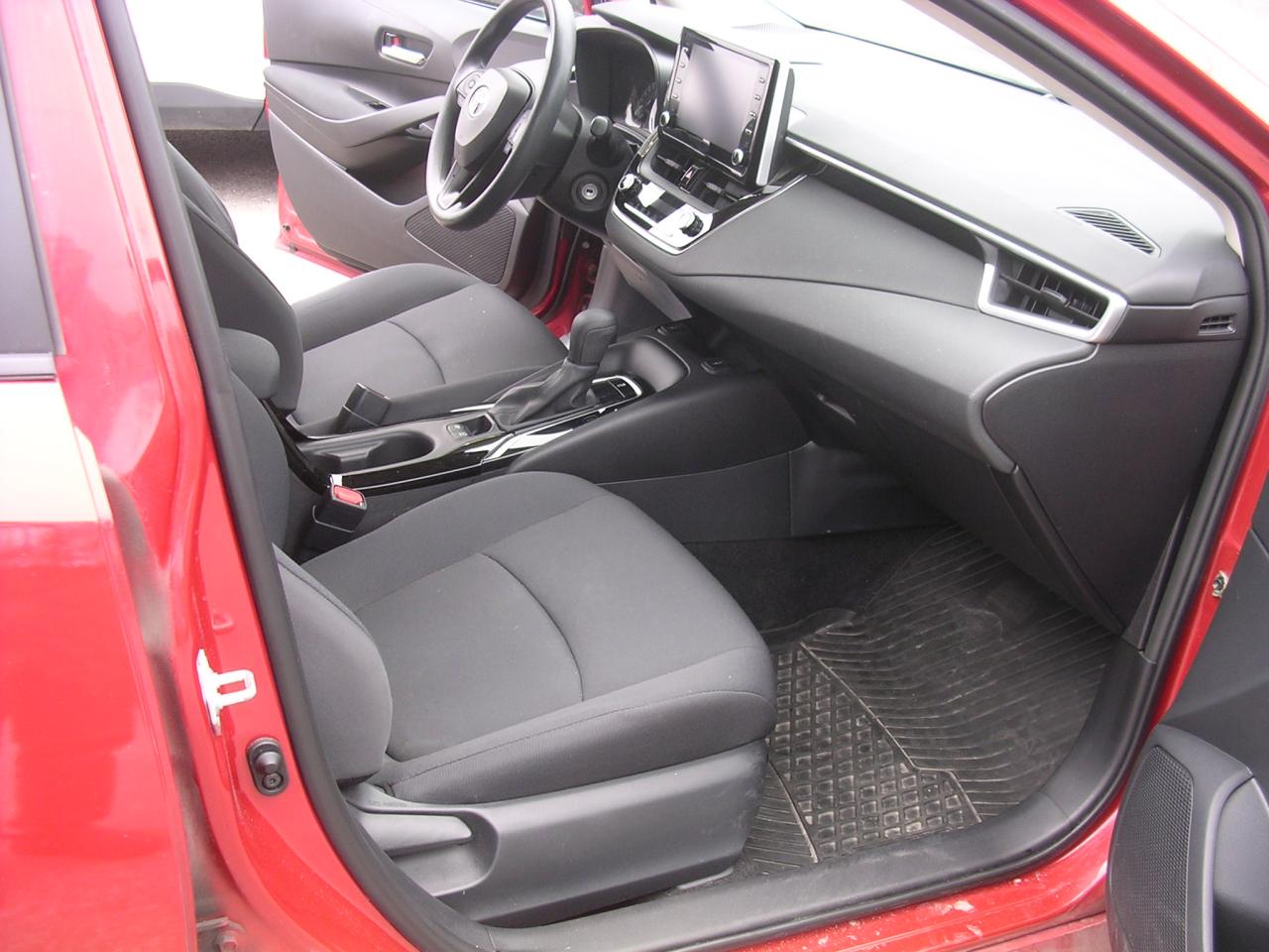 2020 Toyota Corolla LE - Photo #8