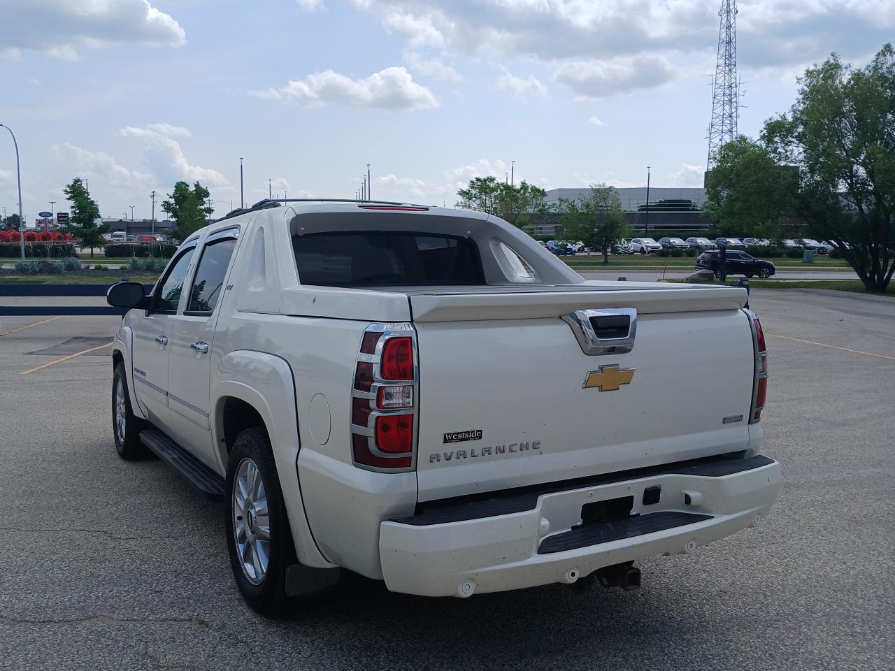 2010 Chevrolet Avalanche LTZ - Photo #7