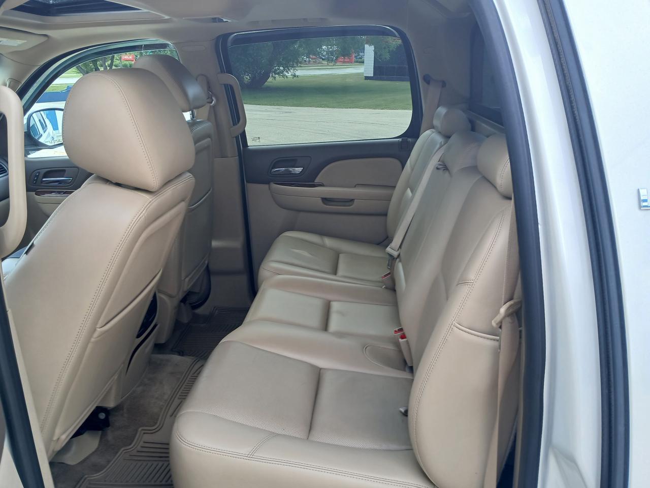 2010 Chevrolet Avalanche LTZ - Photo #17