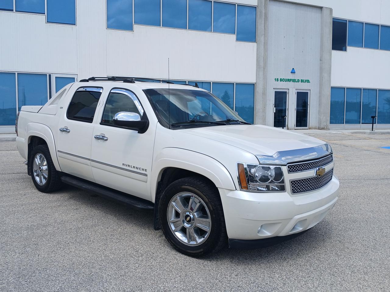 2010 Chevrolet Avalanche LTZ - Photo #3