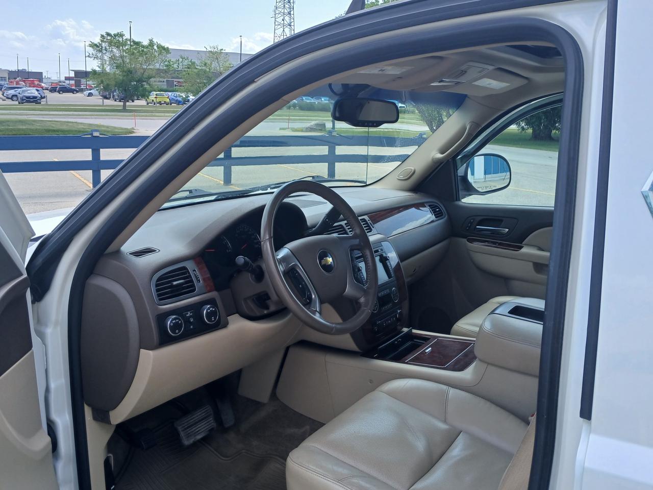 2010 Chevrolet Avalanche LTZ - Photo #12