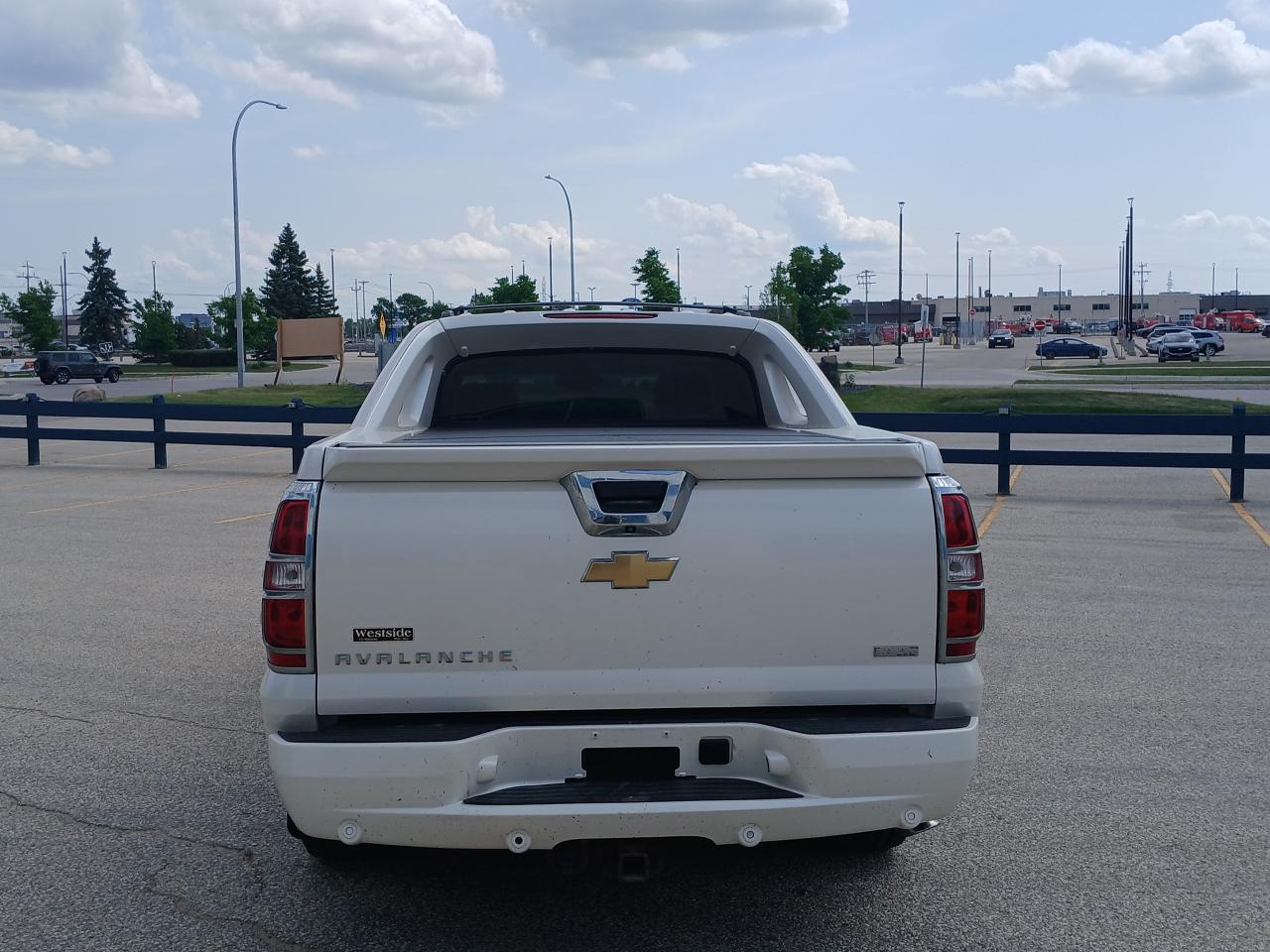 2010 Chevrolet Avalanche LTZ - Photo #6