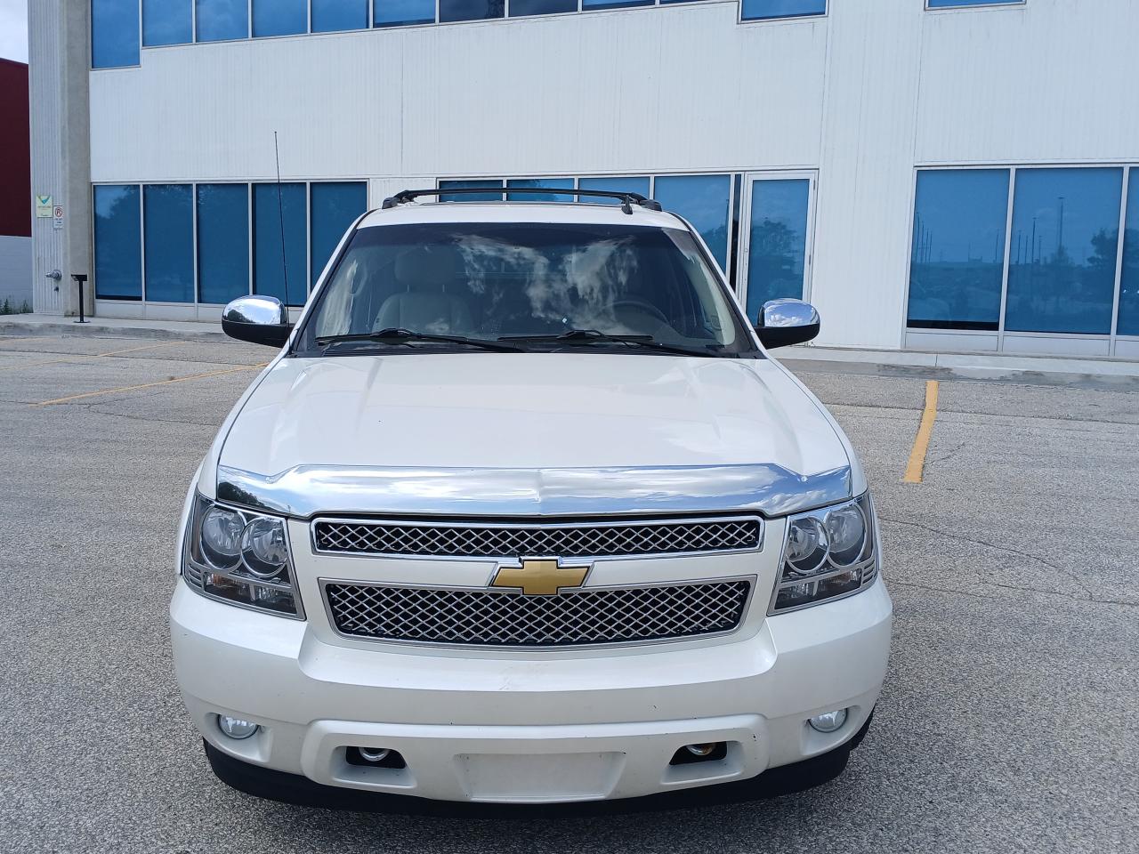 2010 Chevrolet Avalanche LTZ - Photo #2