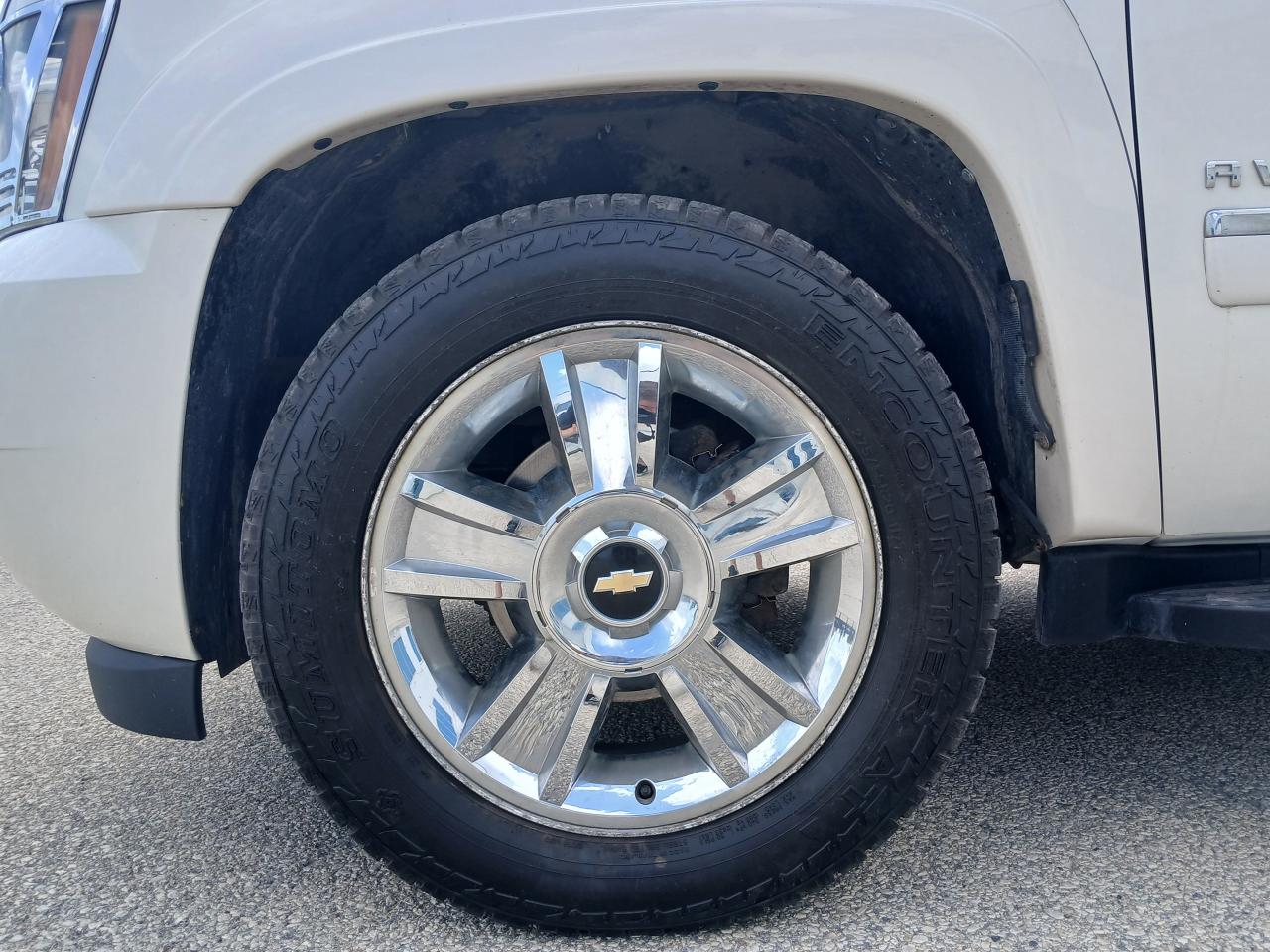2010 Chevrolet Avalanche LTZ - Photo #10