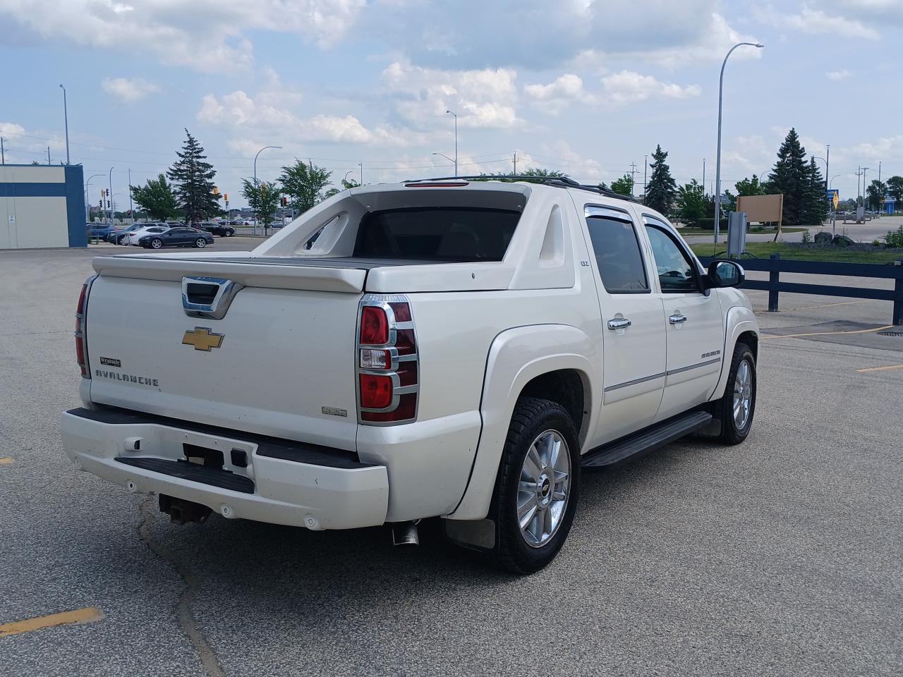 2010 Chevrolet Avalanche LTZ - Photo #5