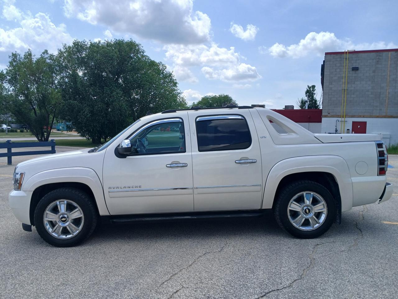 2010 Chevrolet Avalanche LTZ - Photo #8