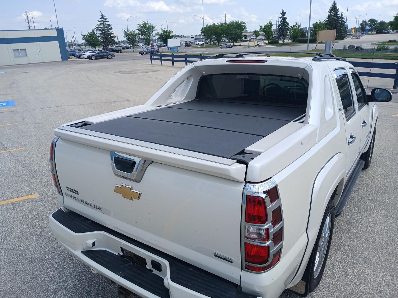 2010 Chevrolet Avalanche LTZ - Photo #9