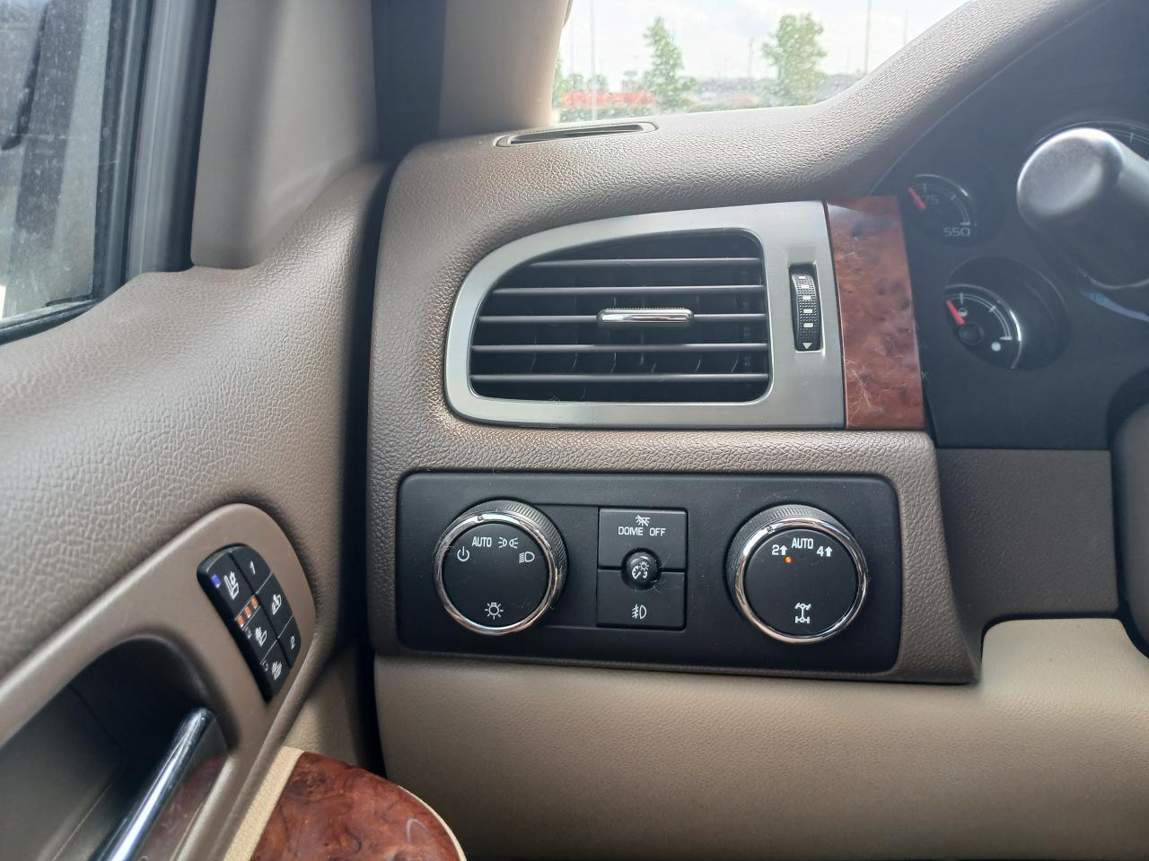2010 Chevrolet Avalanche LTZ - Photo #14