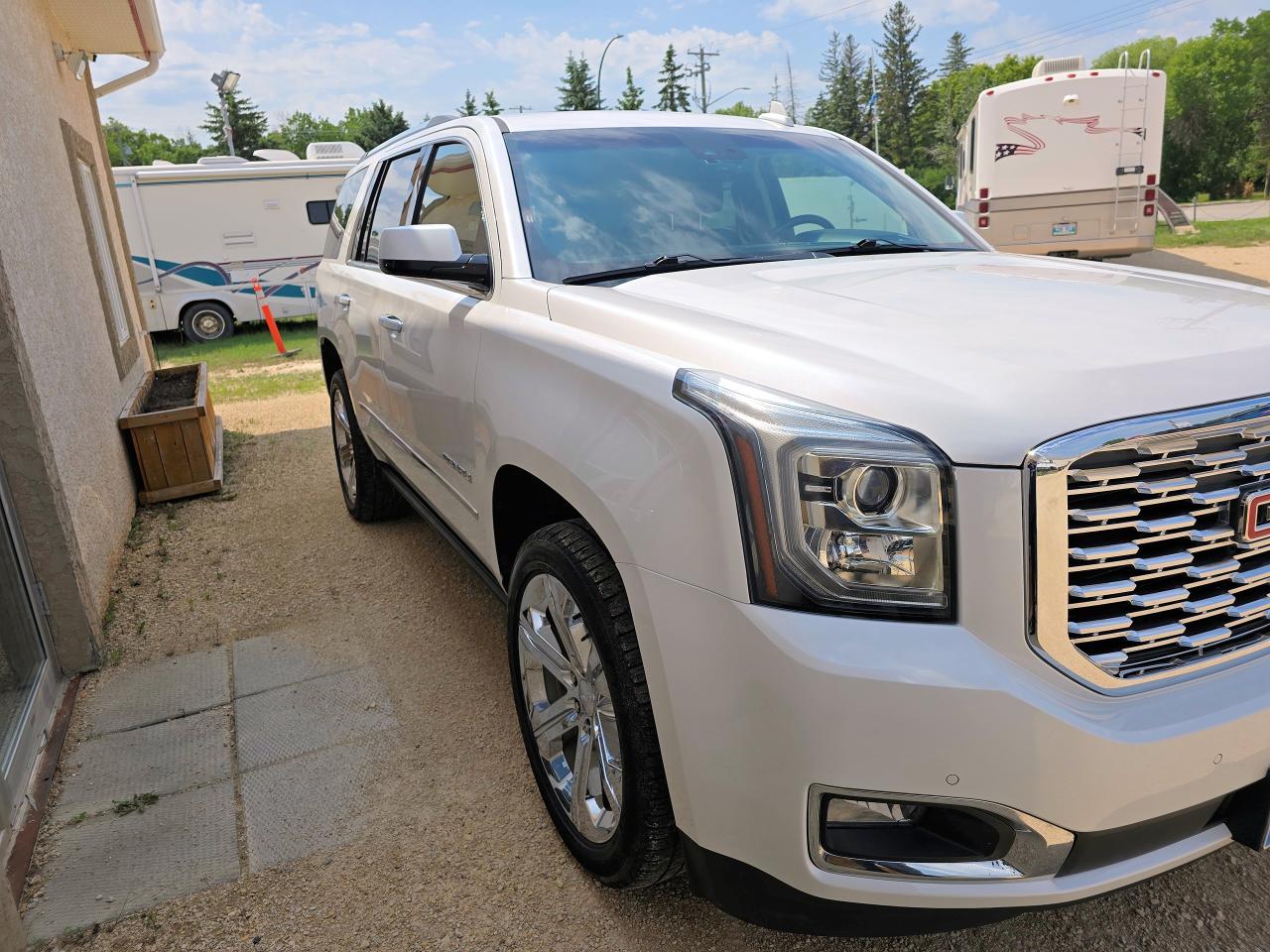2018 GMC Yukon Denali - Photo #3