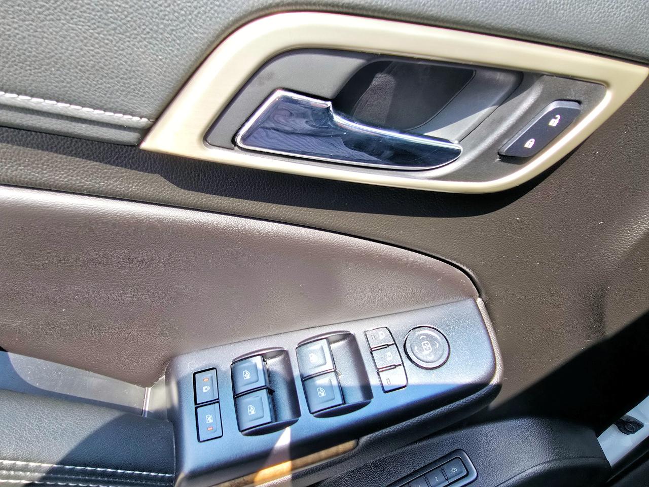2018 GMC Yukon Denali - Photo #9