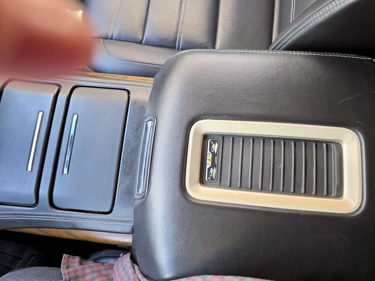 2018 GMC Yukon Denali - Photo #29