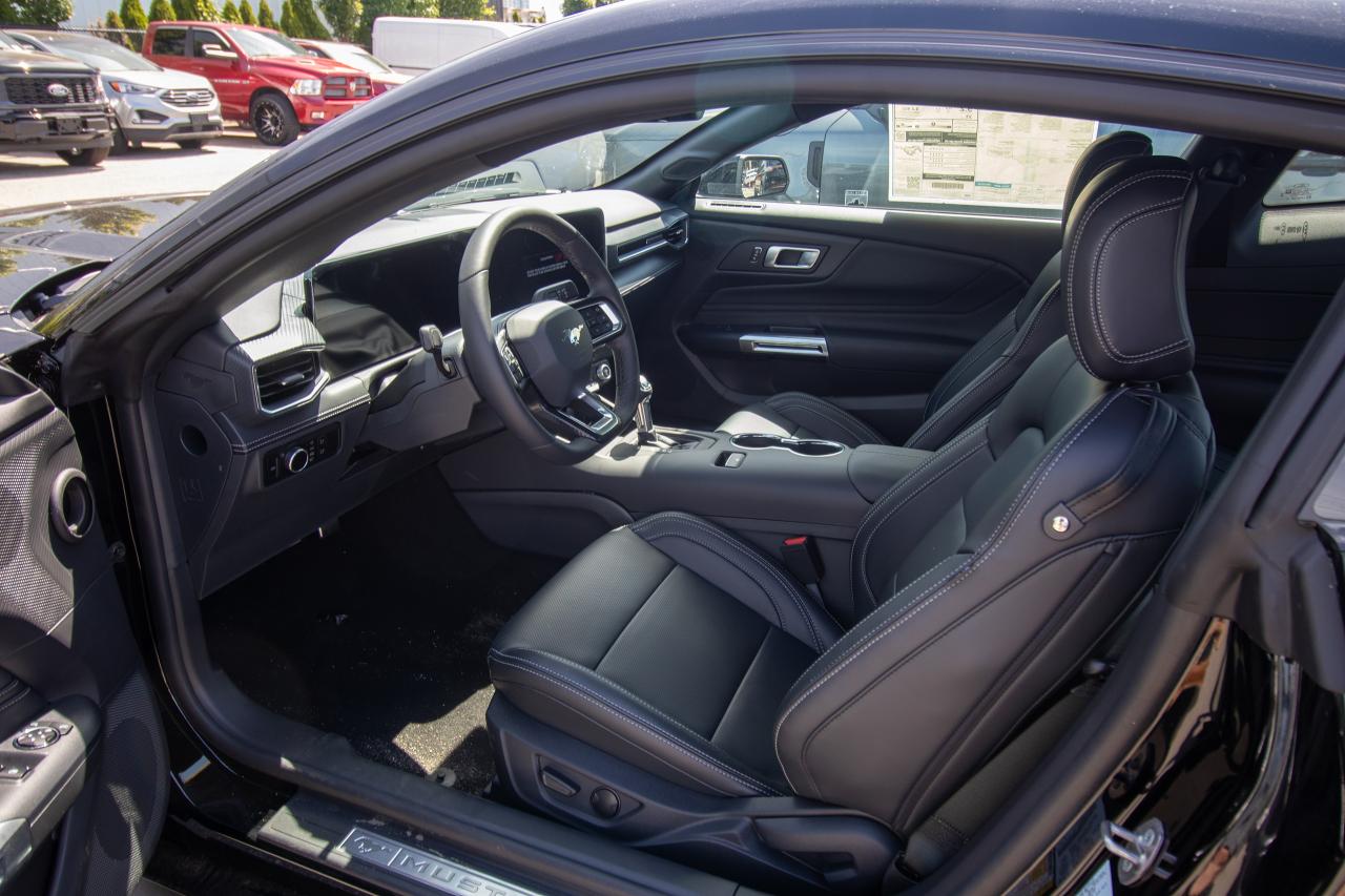 2025 Ford Mustang EcoBoost Premium Fastback Photo5