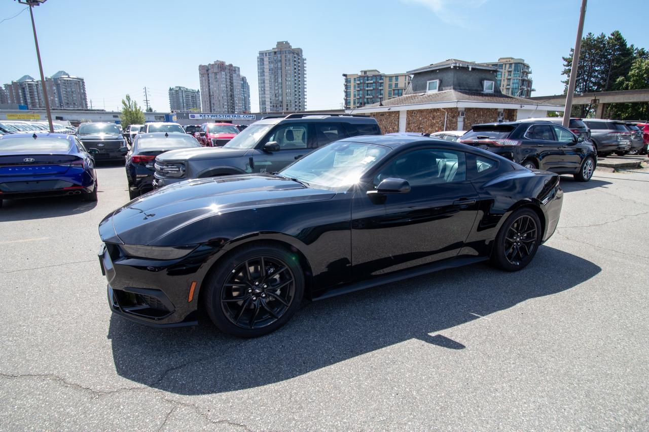 2025 Ford Mustang EcoBoost Premium Fastback Photo5