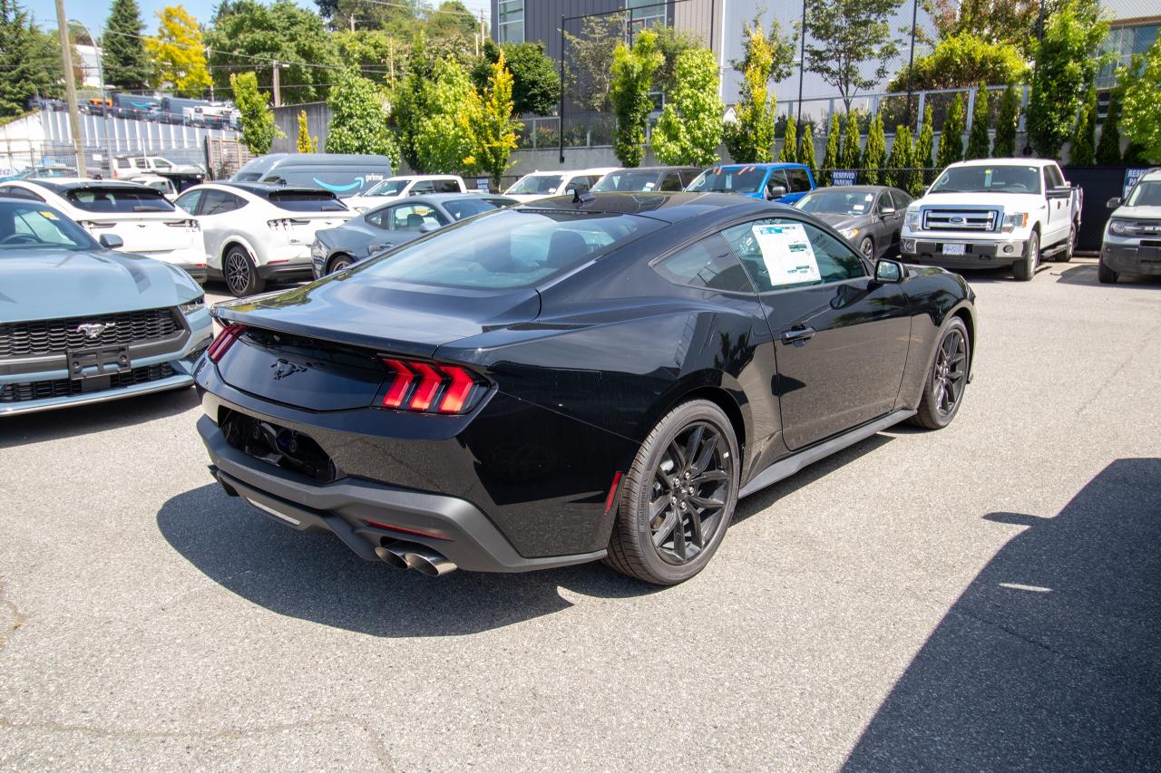 2025 Ford Mustang EcoBoost Premium Fastback Photo5