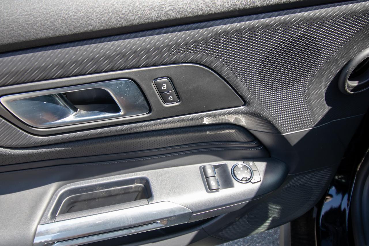 2025 Ford Mustang EcoBoost Premium Fastback Photo5