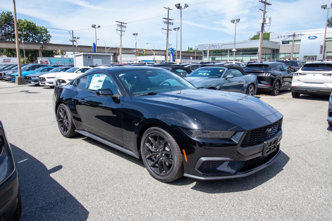 2025 Ford Mustang EcoBoost Premium Fastback Photo3