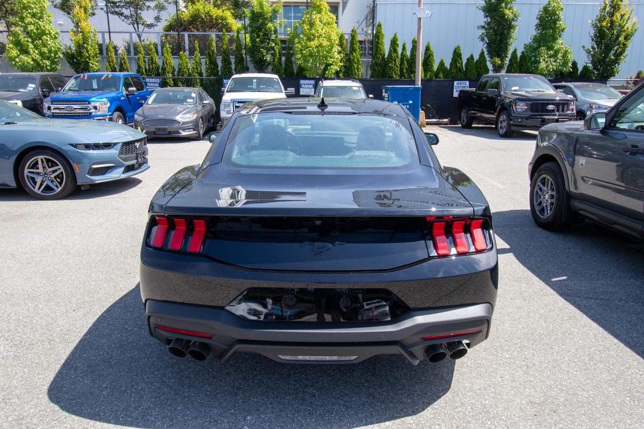 2025 Ford Mustang EcoBoost Premium Fastback Photo5