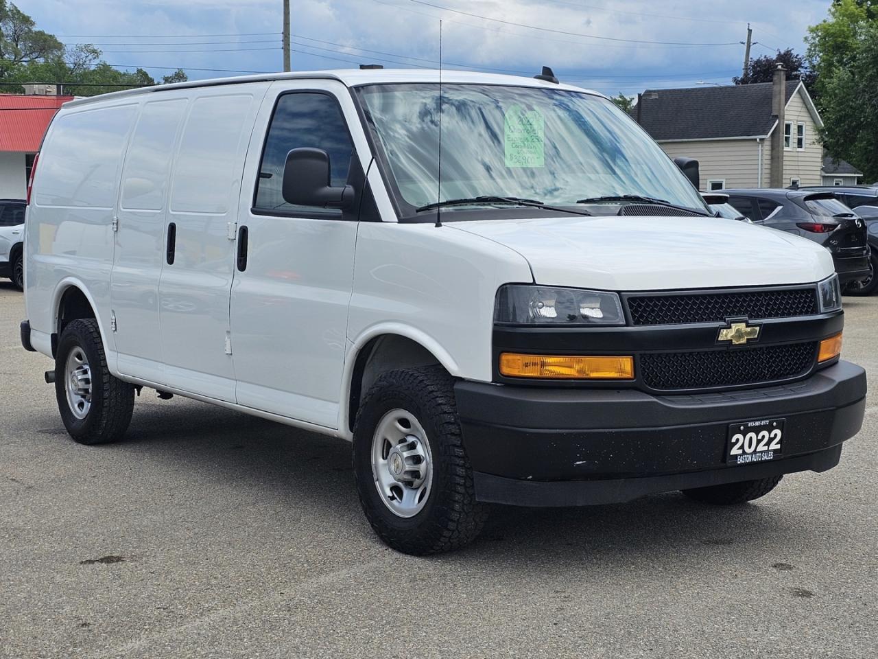 2022 Chevrolet Express 2500 Cargo 4.3L V6, RWD, A/C - Photo #3
