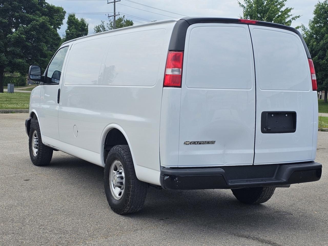 2022 Chevrolet Express 2500 Cargo 4.3L V6, RWD, A/C - Photo #7