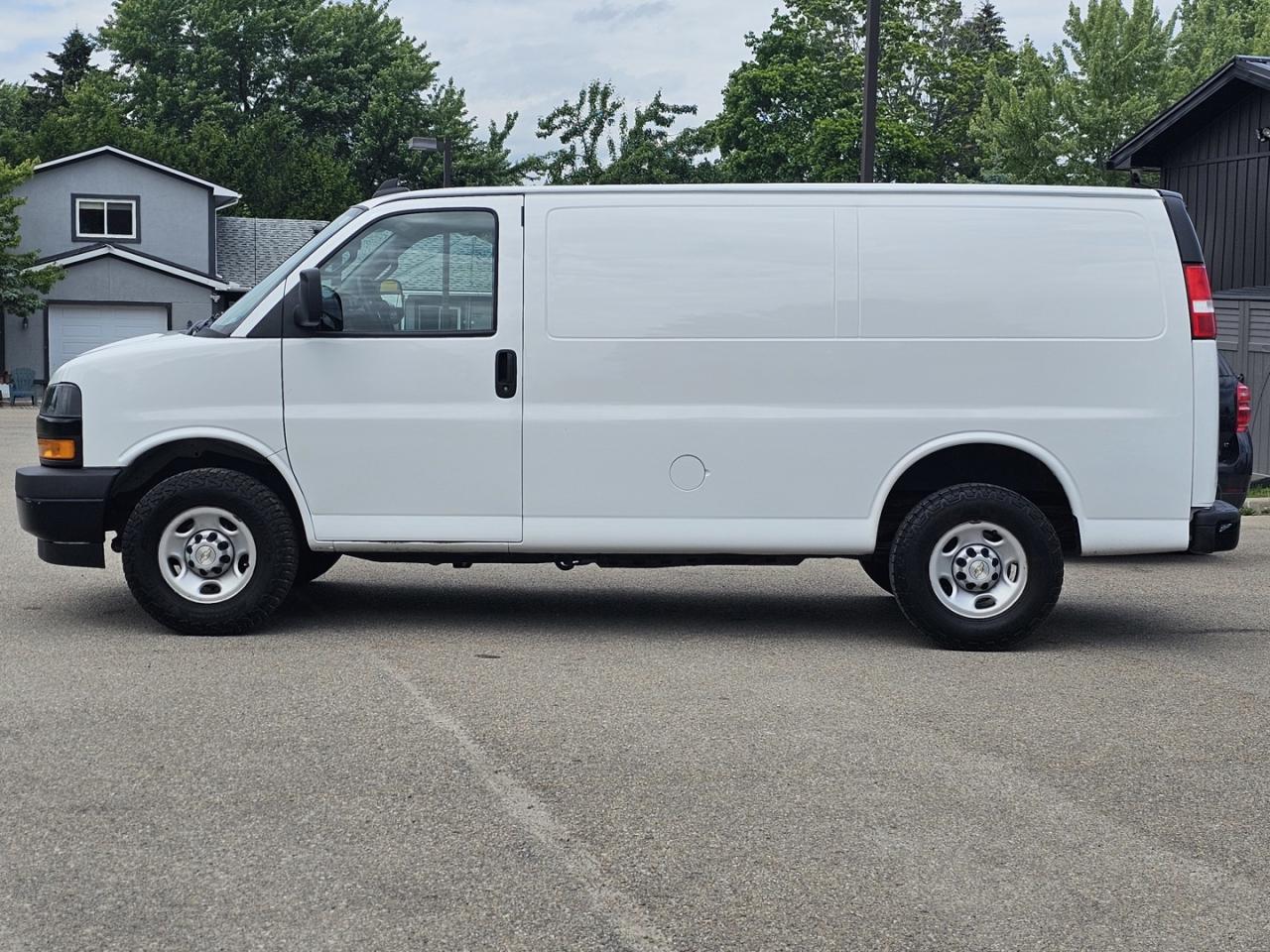 2022 Chevrolet Express 2500 Cargo 4.3L V6, RWD, A/C - Photo #8