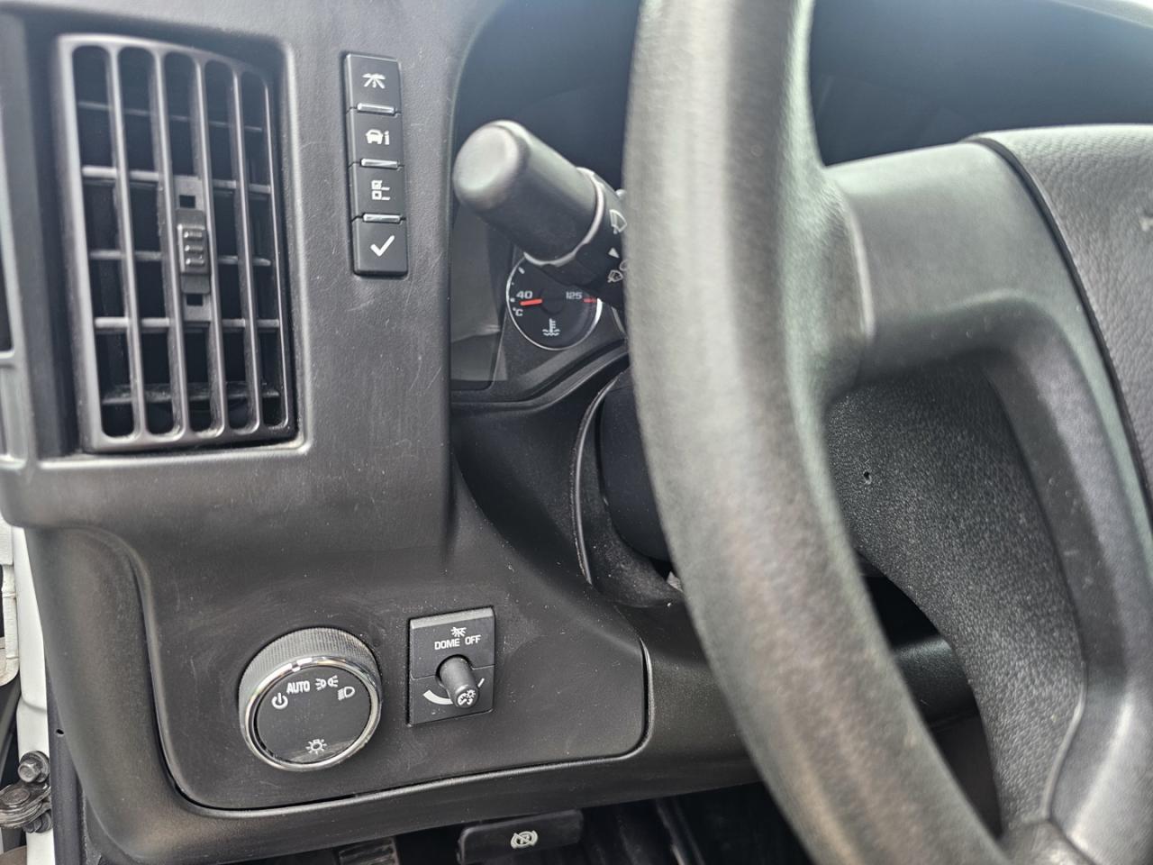 2022 Chevrolet Express 2500 Cargo 4.3L V6, RWD, A/C - Photo #14