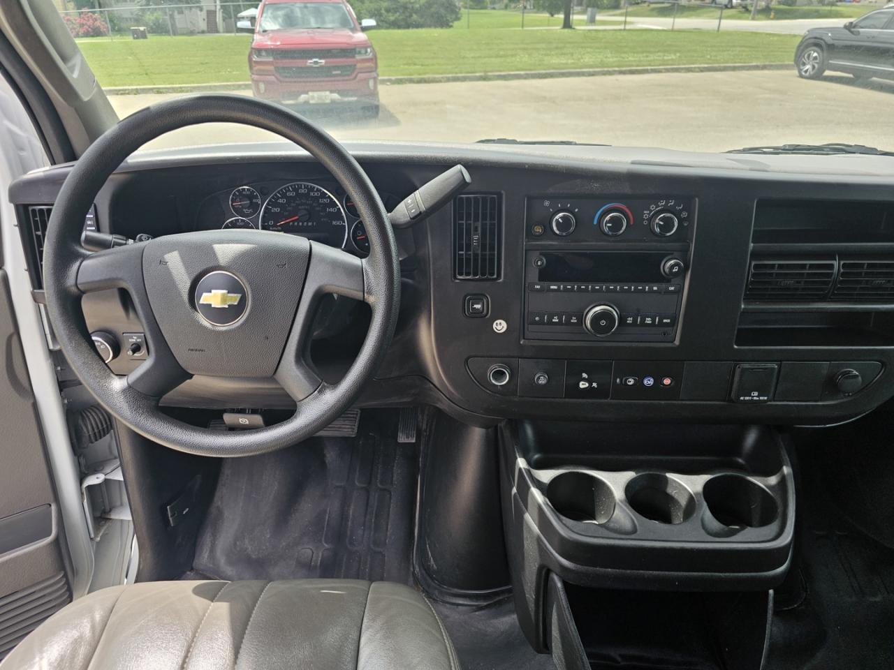 2022 Chevrolet Express 2500 Cargo 4.3L V6, RWD, A/C - Photo #16