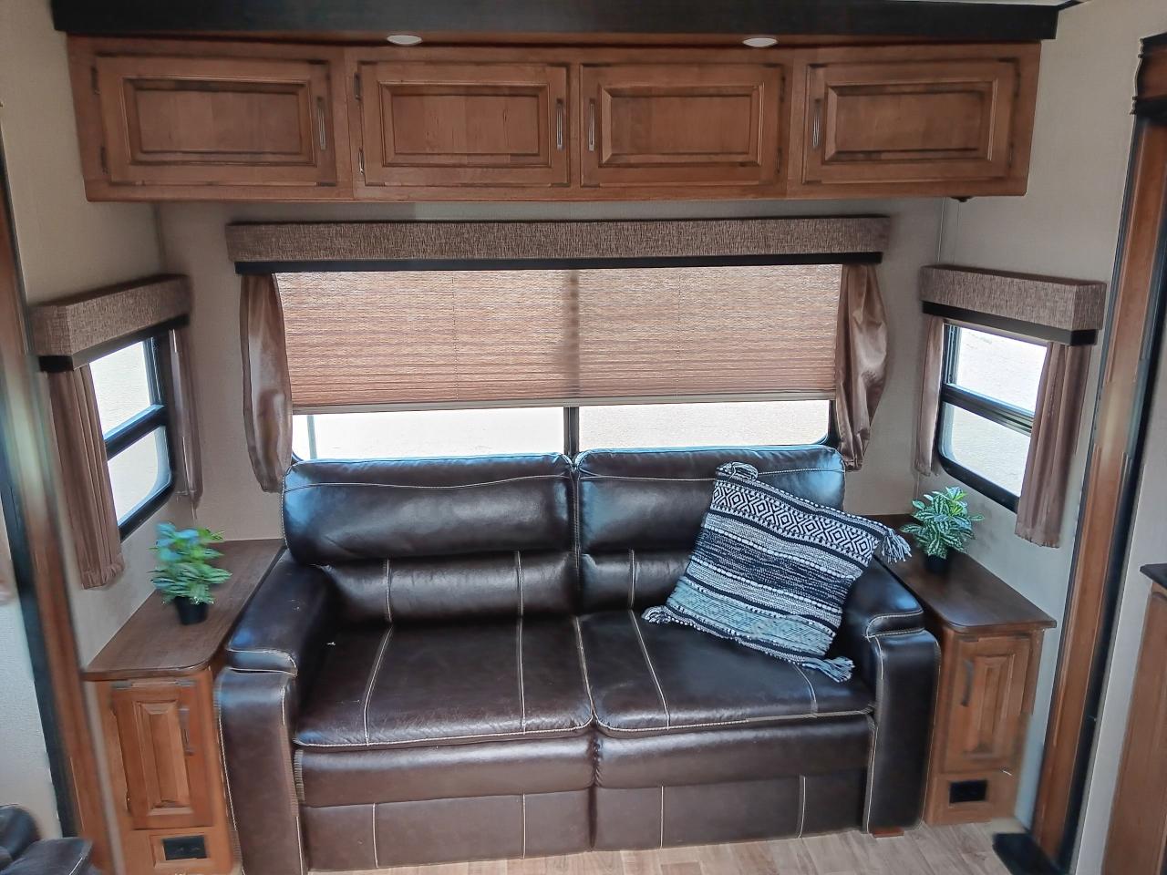 2017 GRAND DESIGN Reflection 315 RLTS 38 foot sleeps 6 4 Season wint - Photo #12