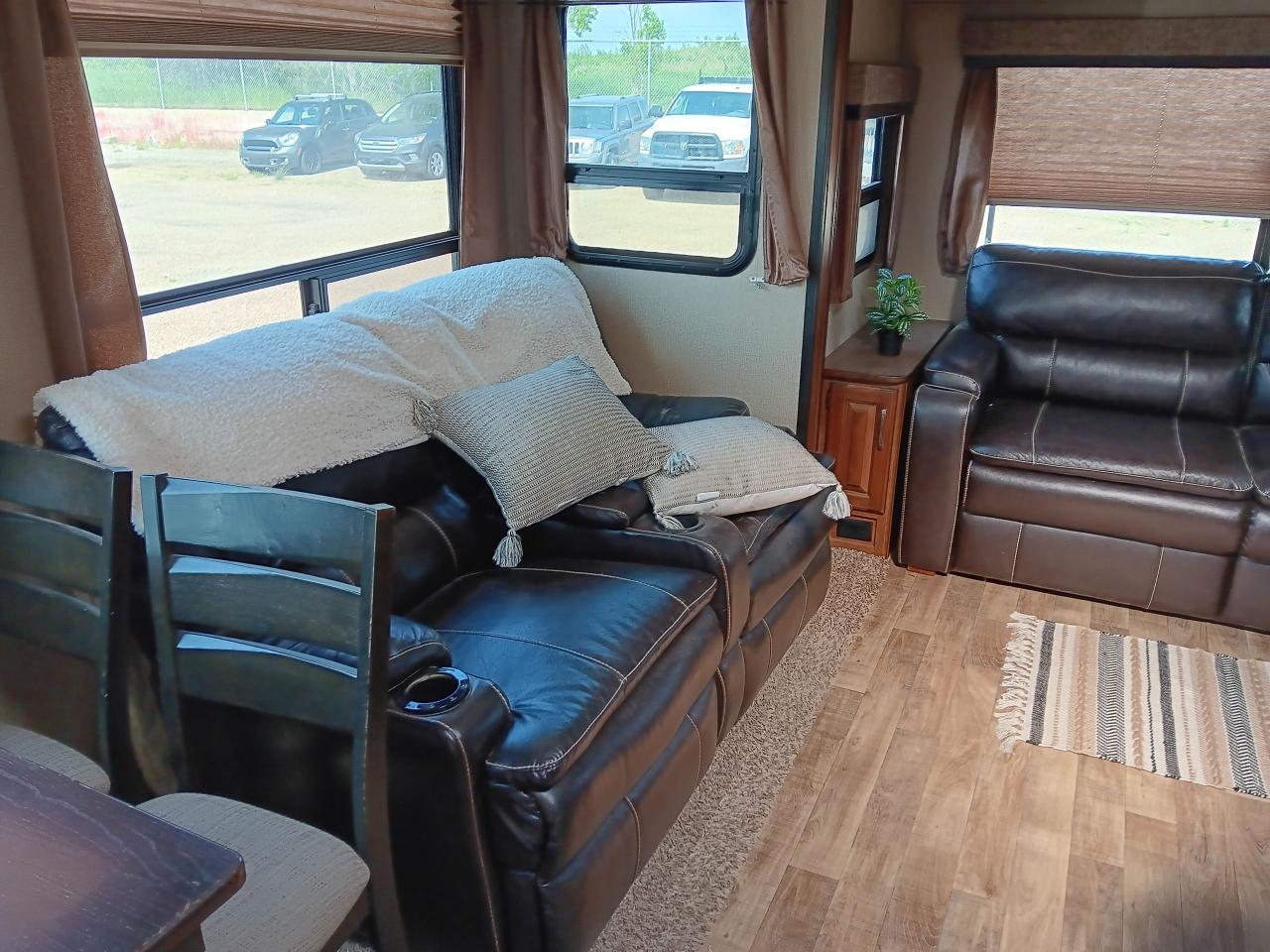 2017 GRAND DESIGN Reflection 315 RLTS 38 foot sleeps 6 4 Season wint - Photo #13
