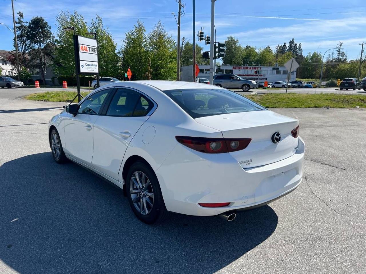 2022 Mazda MAZDA3 GS - Photo #8