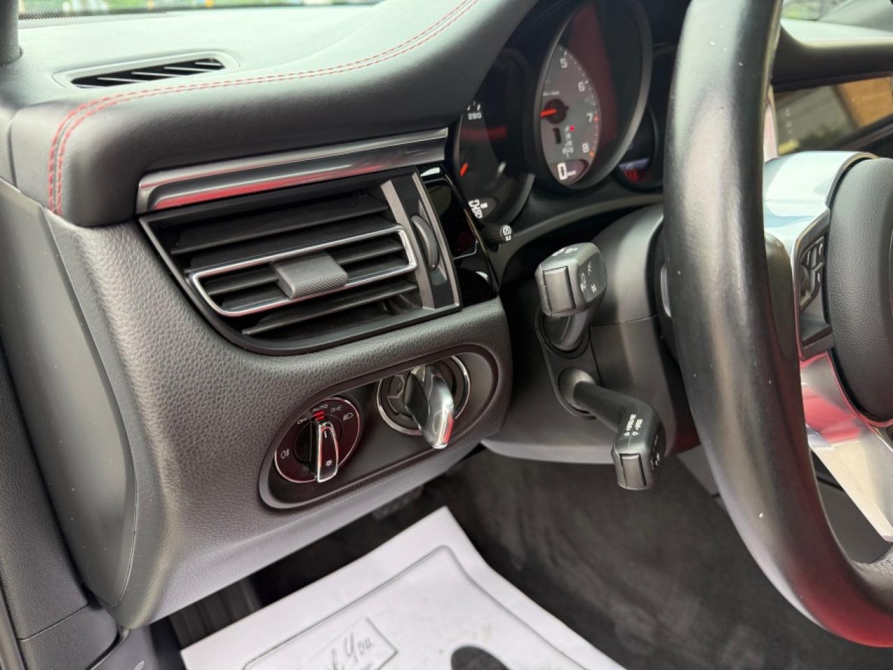 2021 Porsche Macan S/ 20INCH WHEELS/ LEATHER DASH - Photo #18