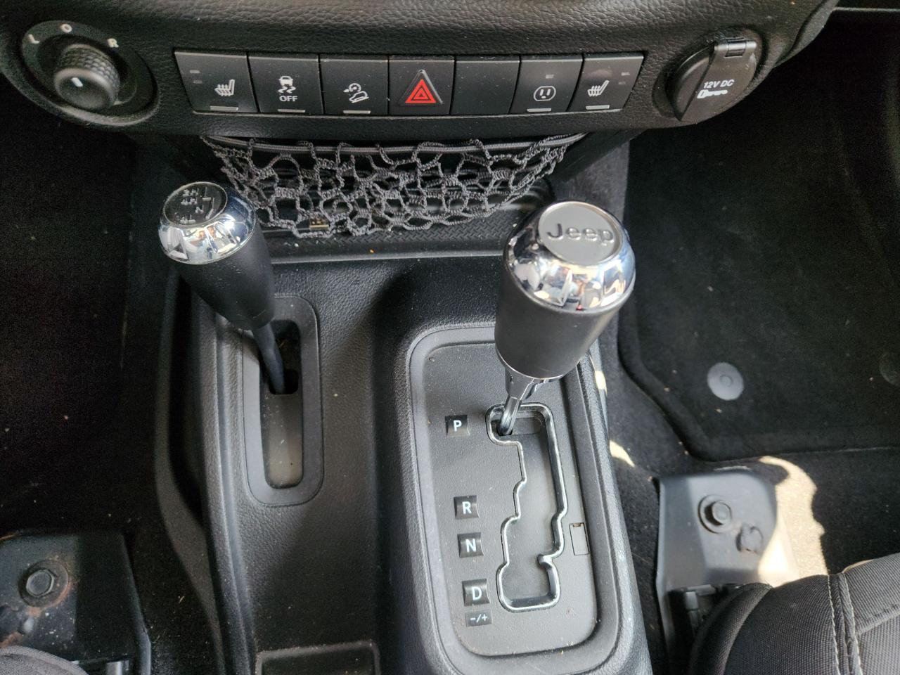 2014 Jeep Wrangler Sahara Photo24