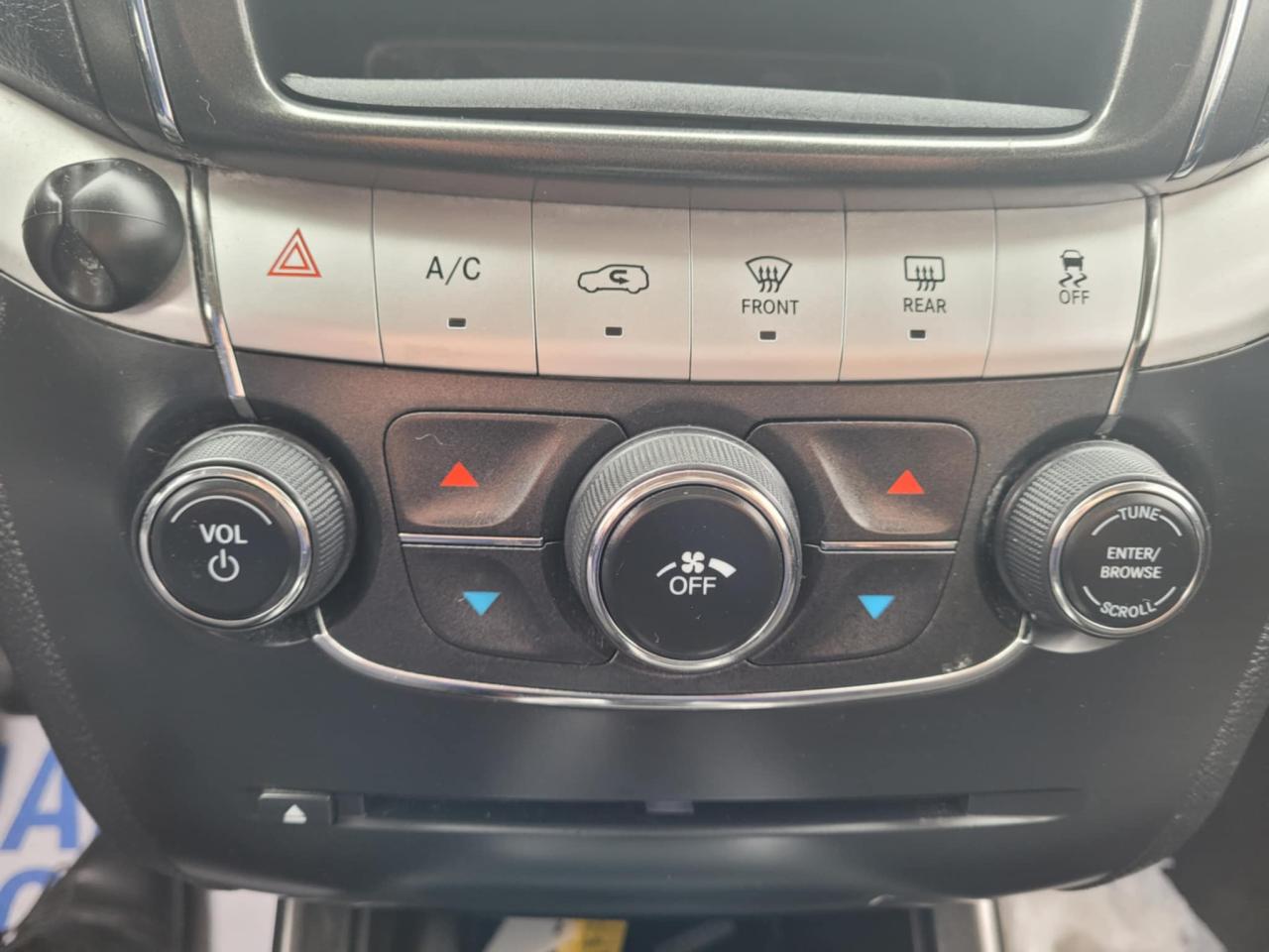 2017 Dodge Journey SXT Photo12